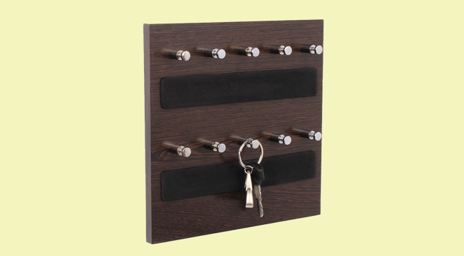 Wardrobe door to keyholder